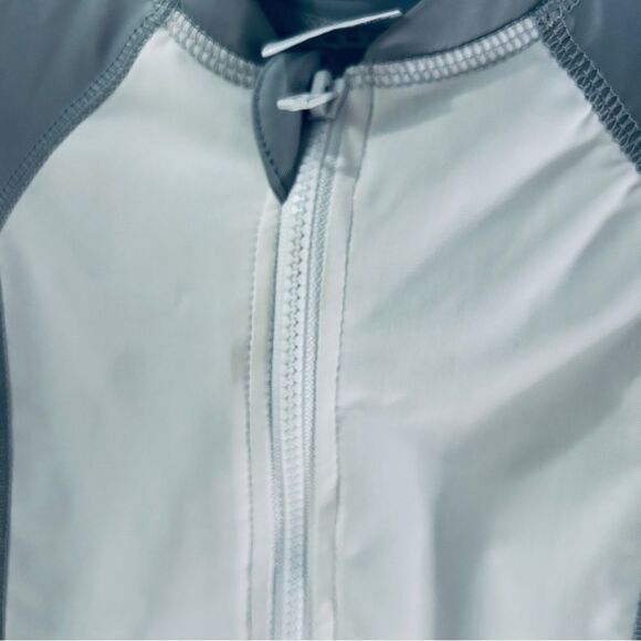 Preloved Cuddle Club Rashguard Swimsuit Gray and White Size 6-12 months - Picture 3 of 3